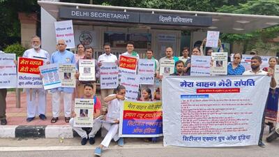 A protest is being held outside Delhi Secretariat under the aegis of the Citizens’ Action Group of India (CAGI), a civil society organisation (HT Photo) A protest is being held outside Delhi Secretariat under the aegis of the Citizens’ Action Group of India (CAGI), a civil society organisation (HT Photo)
