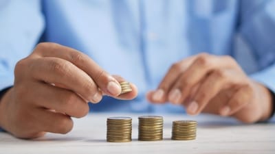 People posted various comments while reacting to the pay hike-related post by an employee (representational image). (Undpash/@Towfiqu barbhuiya) People posted various comments while reacting to the pay hike-related post by an employee (representational image). (Undpash/@Towfiqu barbhuiya)