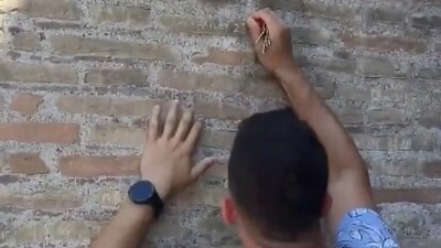 Tourist who scribbled names on the Colosseum shared a letter of apology. (Twitter/@Gennaro Sangiuliano) Tourist who scribbled names on the Colosseum shared a letter of apology. (Twitter/@Gennaro Sangiuliano)