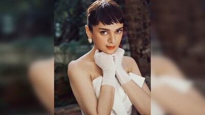 Adding more vintage charm, Aditi Rao Hydari wore white gloves and completed her look with fringe hairdo.&nbsp; (Instagram/@aditiraohydari)