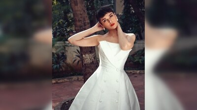 Aditi Rao Hydari brings vintage fashion back by wearing a white strapless corset-inspired dress for her latest photoshoot.&nbsp; (Instagram/@aditiraohydari)