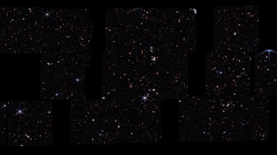 Two smaller black holes that existed 1 and 1.1 billion years after the big bang were also found in CEERS 1019 galaxy. (NASA) Two smaller black holes that existed 1 and 1.1 billion years after the big bang were also found in CEERS 1019 galaxy. (NASA)