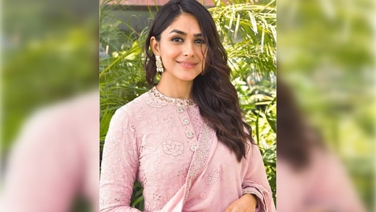 Mrunal Thakur flaunts her gorgeous outfit as she strikes some stunning poses for the camera.&nbsp;(Instagram/@mrunalthakur)