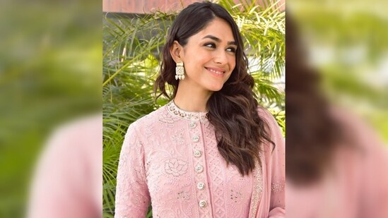 Mrunal Thakur donned a pastel pink embellished kurta set which comes with matching pants and a sequin work dupatta.&nbsp;(Instagram/@mrunalthakur)