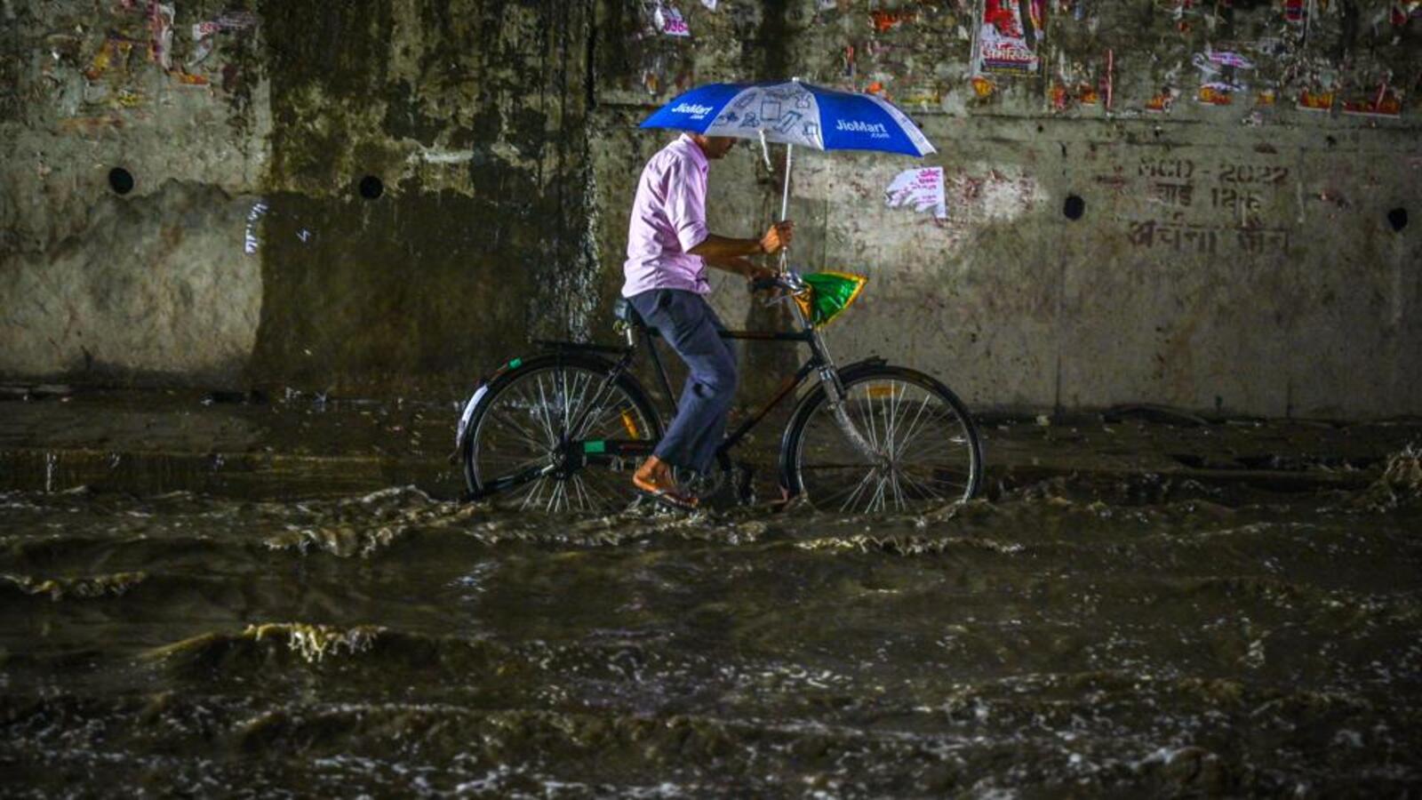 15 house collapse incidents in Delhi 24 hours amid heavy rain, one woman dead - Vimarsana News