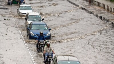 Traffic wades through a waterlogged road after the rain at NH24 near the Mayur Vihar area in New Delhi. The PWD said it received 15 complaints of waterlogging since the morning. (Raj K Raj/ Hindustan Times) Traffic wades through a waterlogged road after the rain at NH24 near the Mayur Vihar area in New Delhi. The PWD said it received 15 complaints of waterlogging since the morning. (Raj K Raj/ Hindustan Times)