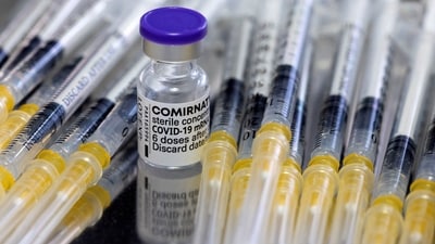 FILE PHOTO: A vial of Biontech-Pfizer's Comirnaty vaccine against COVID-19 and syringes are seen during vaccination at the Institute for Health and Food Safety of Zenica, Bosnia and Herzegovina, December 16, 2021. REUTERS/Dado Ruvic/File Photo (REUTERS)