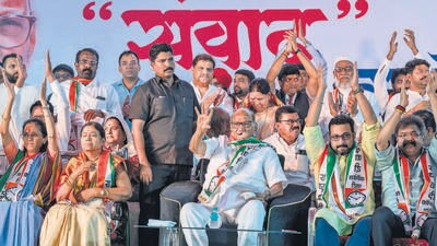 NCP Chief Sharad Pawar with Amol Kolhe at Yeola to address his first rally, Nashik in Maharashtra, India, on Saturday. (Photo by Satish Bate/ Hindustan Times) (Hindustan Times) NCP Chief Sharad Pawar with Amol Kolhe at Yeola to address his first rally, Nashik in Maharashtra, India, on Saturday. (Photo by Satish Bate/ Hindustan Times) (Hindustan Times)