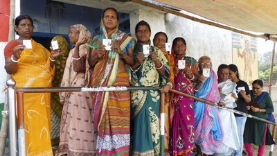 "The polling started peacefully, but Congress, BJP and CPI(M) are attacking TMC workers since last night. Three of our workers have died in Rejinagar, Tufanganj and Khargram. And, two of our workers were injured in Domkal. Where are the central forces?" TMC spokesperson Kunal Ghosh asked.&nbsp; (PTI)