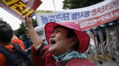 Demonstrators gather at the gate of Foreign Ministry during a protest against Japan's plan to release treated wastewater from the Fukushima nuclear disaster site into the Pacific Ocean, in Seoul, South Korea, July 8. (Bloomberg) Demonstrators gather at the gate of Foreign Ministry during a protest against Japan's plan to release treated wastewater from the Fukushima nuclear disaster site into the Pacific Ocean, in Seoul, South Korea, July 8. (Bloomberg)