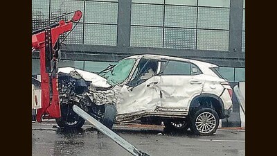 The damaged vehicle being removed from the Ludhiana-Ferozepur road . (HT PHOTO)