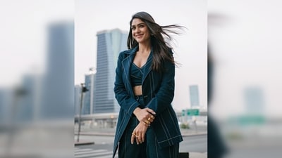 Mrunal Thakur picked her outfit for the event in Dubai from the shelves of the clothing label Āroka. (Instagram/@mrunalthakur) Mrunal Thakur picked her outfit for the event in Dubai from the shelves of the clothing label Āroka. (Instagram/@mrunalthakur)