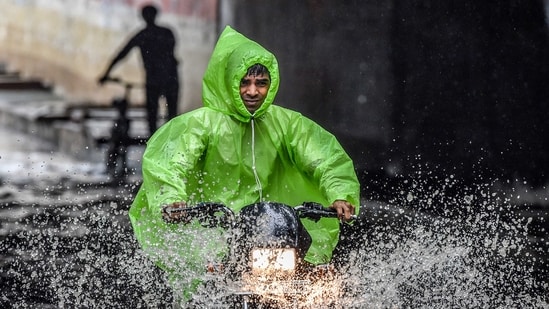 The PWD said it received 15 complaints of waterlogging since the morning.(PTI)