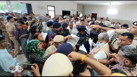 Vij forms SIT in six cases during public hearing (HT Photo)