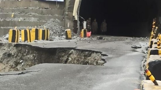 Part of the Jammu-Srinagar national highway that caved in amid heavy rainfall on Saturday. (HT Photo )