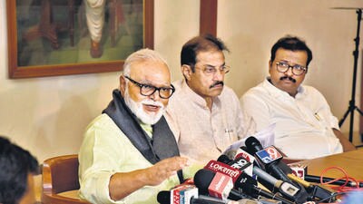 Bhujbal rakes up OBC status while attacking Sharad Pawar Bhujbal rakes up OBC status while attacking Sharad Pawar