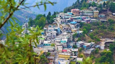 Mussoorie, often referred to as the "Queen of Hills," is a picturesque hill station located approximately 38 km away from Dehradun. The journey from Dehradun to Mussoorie offers mesmerizing vistas and captivating landscapes, making it one of the top destinations to explore in Uttarakhand. The scenic route is adorned with stunning views, enhancing the overall charm of this hill station and adding to its allure as a must-visit place. (Pixabay)