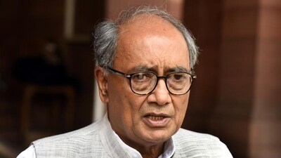 An FIR has been filed against Digvijaya Singh for his tweet on Golwalkar. An FIR has been filed against Digvijaya Singh for his tweet on Golwalkar.