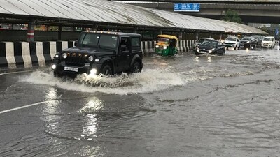 Heavy continous rainfall for two days caused waterlogging in several parts of Gurugram on Sunday. (Parveen Kumar/HT) Heavy continous rainfall for two days caused waterlogging in several parts of Gurugram on Sunday. (Parveen Kumar/HT)