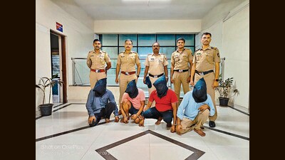 In the early hours of Sunday, the Pimpri-Chinchwad police thwarted a bank robbery attempt at Dange Chowk by arresting four members of a gang (HT PHOTO) In the early hours of Sunday, the Pimpri-Chinchwad police thwarted a bank robbery attempt at Dange Chowk by arresting four members of a gang (HT PHOTO)
