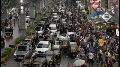 Mumbai, India - July 09, 2023 : Huge traffic seen near Station at Borivali West, in Mumbai, India, on Sunday, July 09, 2023. (Photo by Vijay Bate/HT Photo) Mumbai, India - July 09, 2023 : Huge traffic seen near Station at Borivali West, in Mumbai, India, on Sunday, July 09, 2023. (Photo by Vijay Bate/HT Photo)