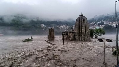 Following heavy rain, flood-like situation is seen in Himachal's Mandi as the Beas river flows above water level. (PTI) Following heavy rain, flood-like situation is seen in Himachal's Mandi as the Beas river flows above water level. (PTI)