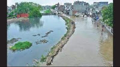 Rain fury: Buddha Nullah breaches, residents locked in homes. (HT FILE) Rain fury: Buddha Nullah breaches, residents locked in homes. (HT FILE)