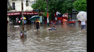Waterlogging at streets of Phase 11 in Mohali after rain on Sunday. (Ravi Kumar/HT) Waterlogging at streets of Phase 11 in Mohali after rain on Sunday. (Ravi Kumar/HT)