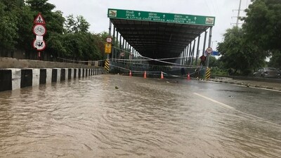 The Rajiv Chowk underpass has been closed for commuters due to waterlogging in Gurugram. (Parveen Kumar/HT) The Rajiv Chowk underpass has been closed for commuters due to waterlogging in Gurugram. (Parveen Kumar/HT)
