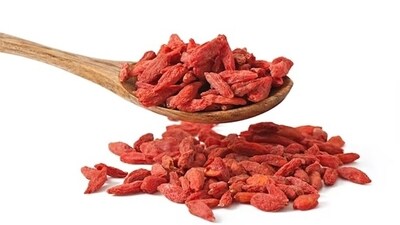 Goji berries are rich in antioxidants, including vitamin C, zeaxanthin, and beta-carotene. These antioxidants help neutralize harmful free radicals in the body, reducing oxidative stress and supporting a healthy immune system.&nbsp; (Freepik)