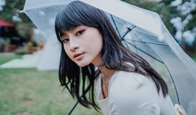 With the right haircare routine and expert guidance, you can combat the frizz and keep your tresses looking gorgeous throughout the monsoon. (Pexels ) With the right haircare routine and expert guidance, you can combat the frizz and keep your tresses looking gorgeous throughout the monsoon. (Pexels )