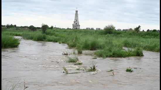 It was discovered that the choe had not been levelled enough to allow the stormwater to flow without encountering any blockages. (HT Photo)