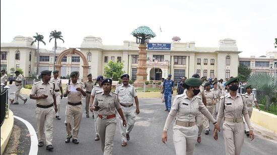 Police personnel march outside Bihar Vidhan Sabha in Patna (Santosh Kumar/ HT)