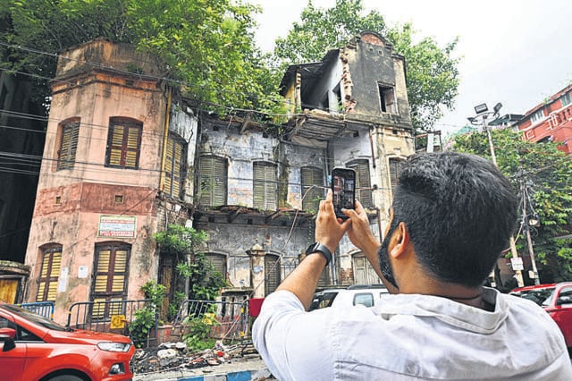Filmmaker and photographer Manish Golder co-started Calcutta Houses, an Instagram page which is a repository of the photographs of many magnificent houses — many of them over a century old — dating back to a time when Kolkata was the seat of colonial power. (Samir Jana/HT Photo) Filmmaker and photographer Manish Golder co-started Calcutta Houses, an Instagram page which is a repository of the photographs of many magnificent houses — many of them over a century old — dating back to a time when Kolkata was the seat of colonial power. (Samir Jana/HT Photo)