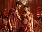 Kartik Aaryan and Kiara Advani in a still from Satyaprem Ki Katha. Kartik Aaryan and Kiara Advani in a still from Satyaprem Ki Katha.