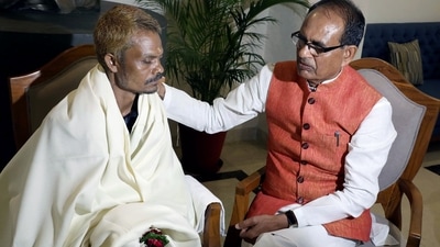 Shivraj Singh Chouhan washed the feet of Dashmat Rawat, identified as the victim of the Sidhi urination case. Shivraj Singh Chouhan washed the feet of Dashmat Rawat, identified as the victim of the Sidhi urination case.