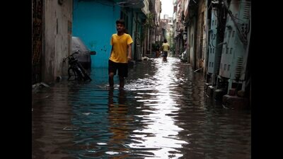 An excessive flow of water into the Sutlej river and other water bodies, including the Sirhind canal near Doraha, Ludhiana, created an alarming situation in the district putting the administration on high alert on Monday. (Manish/HT) An excessive flow of water into the Sutlej river and other water bodies, including the Sirhind canal near Doraha, Ludhiana, created an alarming situation in the district putting the administration on high alert on Monday. (Manish/HT)