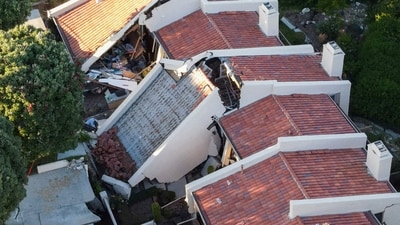 A view shows damaged houses, which were evacuated due to a growing fissure causing a landslide, in the Rolling Hills Estates, California, (REUTERS)