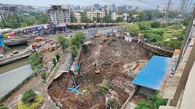 Mumbai, India - July 05, 2023 : Landslide in Rahul Nagar, Nr Vasantdada patil Engg College, Eastern express highway, Chunabhatti (E), As informed by MFB while piling work of Raunak group construction about 25ft of land slide thereby around 8-10 two wheelers and 4-5 four wheelers are trapped under debris. Area is evacuated, in Mumbai, India, on Wednesday, July 05, 2023. (Photo by Vijay Bate/HT Photo) Mumbai, India - July 05, 2023 : Landslide in Rahul Nagar, Nr Vasantdada patil Engg College, Eastern express highway, Chunabhatti (E), As informed by MFB while piling work of Raunak group construction about 25ft of land slide thereby around 8-10 two wheelers and 4-5 four wheelers are trapped under debris. Area is evacuated, in Mumbai, India, on Wednesday, July 05, 2023. (Photo by Vijay Bate/HT Photo)
