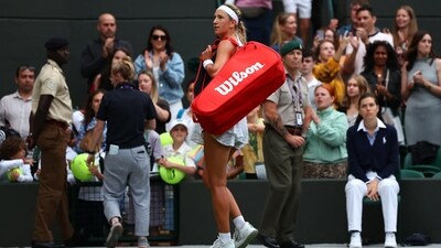 Victoria Azarenka reacts to spectators as she leaves the court after losing her fourth round match against Ukraine's Elina Svitolina (REUTERS)