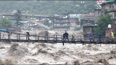The Meteorological department had sounded a red alert for nine districts which include Kangra, Kullu, Mandi, Shimla. (Aqil Khan/HT) The Meteorological department had sounded a red alert for nine districts which include Kangra, Kullu, Mandi, Shimla. (Aqil Khan/HT)