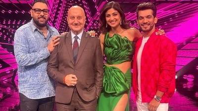 Anupam Kher with Shilpa Shetty, Badshah, Arun Bijlani on India's Got Talent sets. Anupam Kher with Shilpa Shetty, Badshah, Arun Bijlani on India's Got Talent sets.