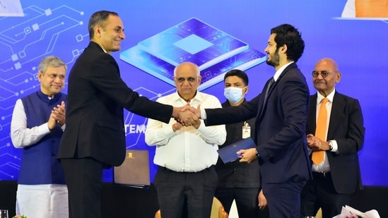 Gujarat Chief Minister Bhupendra Patel, Union Minister for Communications and Electronics & Information Technology Ashwini Vaishnaw, and Vedanta Resources Limited, Chairman, Anil Agarwal during the MoU signing ceremony between the State government and the Vedanta-Foxconn Group to set up a semiconductor plant, in Gandhinagar. (ANI)