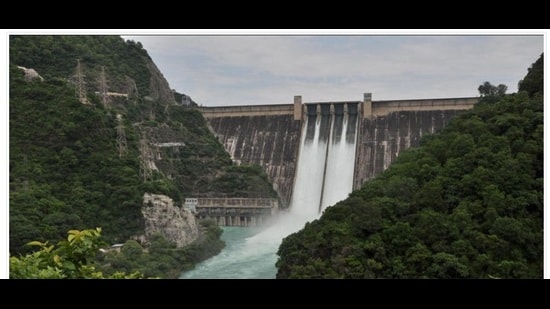 The water level in the Gobind Sagar reservoir of the Bhakra Dam reached 1,615 feet, which is almost 48 feet higher than last year when it was 1567 feet on the corresponding day.