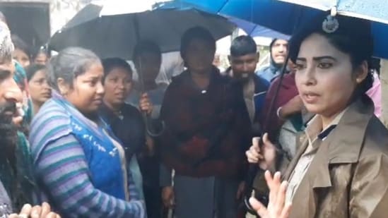 SSP Mandi Soumya Sambasivan is seen interacting with residents and urging them to leave homes immediately due to flood risk.