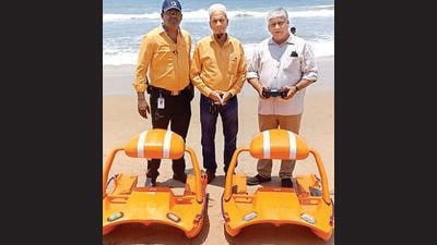 Chetan Shah, an investor in a Vizag-based startup called Saif Automation which develops lifeguard drones, was involved in the trial run on Juhu Beach on Monday. “The drone has to be remote-operated by lifeguards and works on the simple principle of a submarine,” he said. “It is a completely Indian innovation.” (HT PHOTO) Chetan Shah, an investor in a Vizag-based startup called Saif Automation which develops lifeguard drones, was involved in the trial run on Juhu Beach on Monday. “The drone has to be remote-operated by lifeguards and works on the simple principle of a submarine,” he said. “It is a completely Indian innovation.” (HT PHOTO)