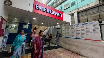 Patients wait at a hospital in Aundh in Pune, on Tuesday. (KALPESH NUKTE/ HT PHOTO) Patients wait at a hospital in Aundh in Pune, on Tuesday. (KALPESH NUKTE/ HT PHOTO)