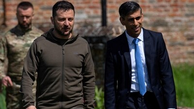 Britain's Prime Minister, Rishi Sunak along with Ukraine's President, Volodymyr Zelensky. (via Reuters)
