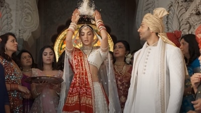 Kiara Advani and Kartik Aaryan in a still from Satyaprem Ki Katha. Kiara Advani and Kartik Aaryan in a still from Satyaprem Ki Katha.