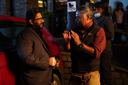 Oni Sen and Arshad Warsi on Asur sets.